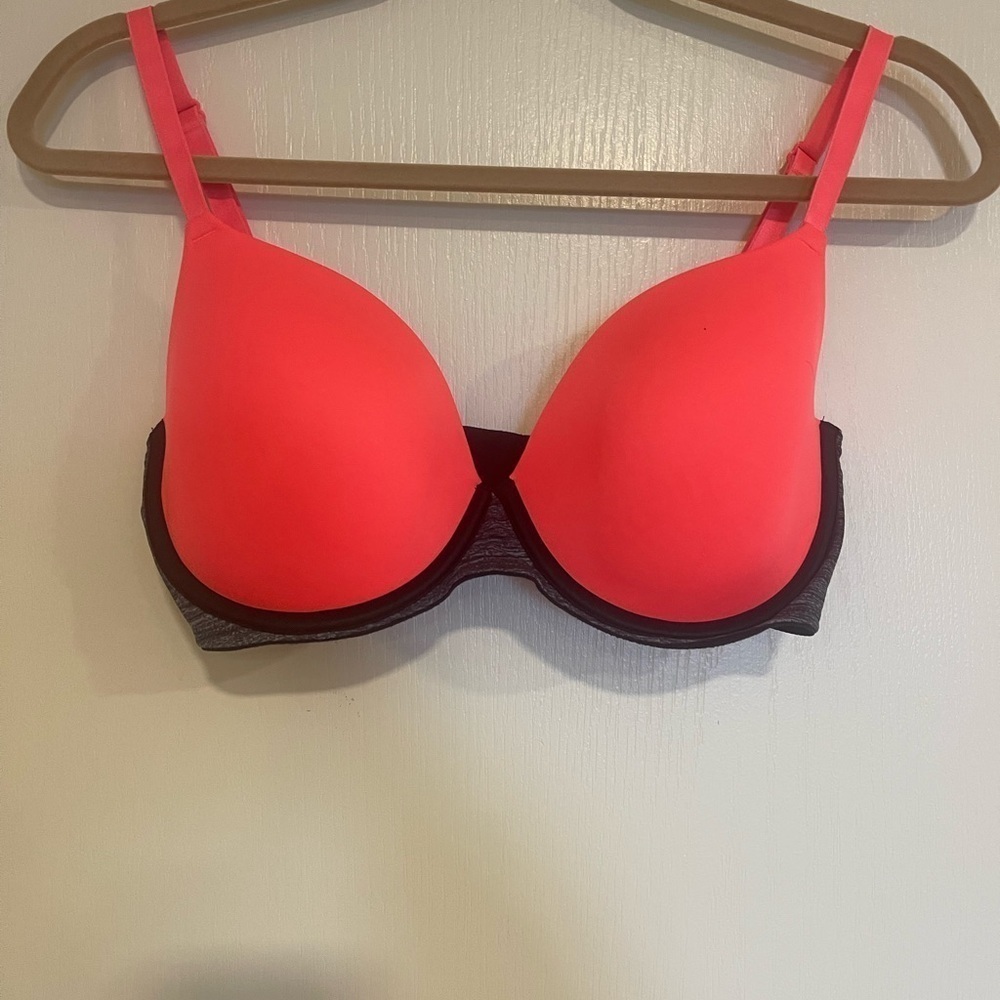 VS PINK neon orange/pink wear everywhere lightly lined bra​​​​​​​